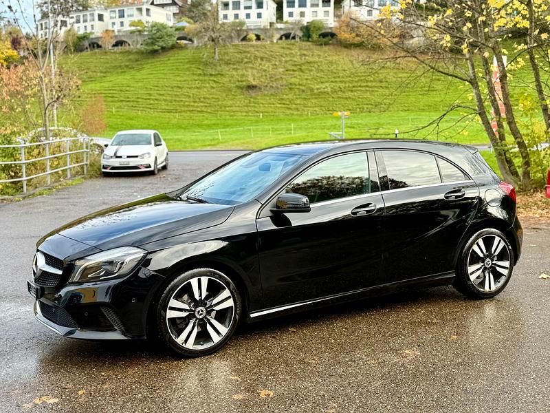 Gebraucht Mercedes A180 Night 122 PS (89 kW) 2017