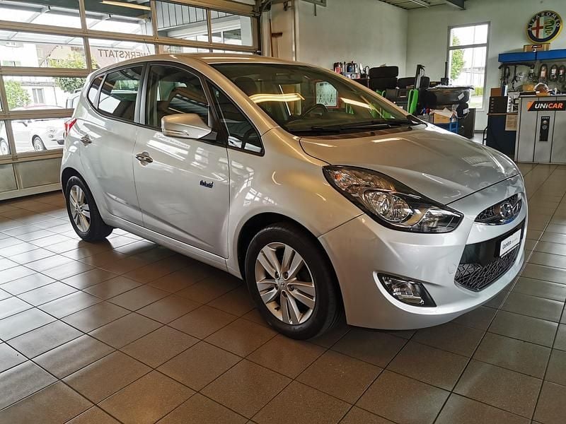 Gebraucht Hyundai ix20 Style 90 PS (66 kW) 2013 Silber Kleinwagen