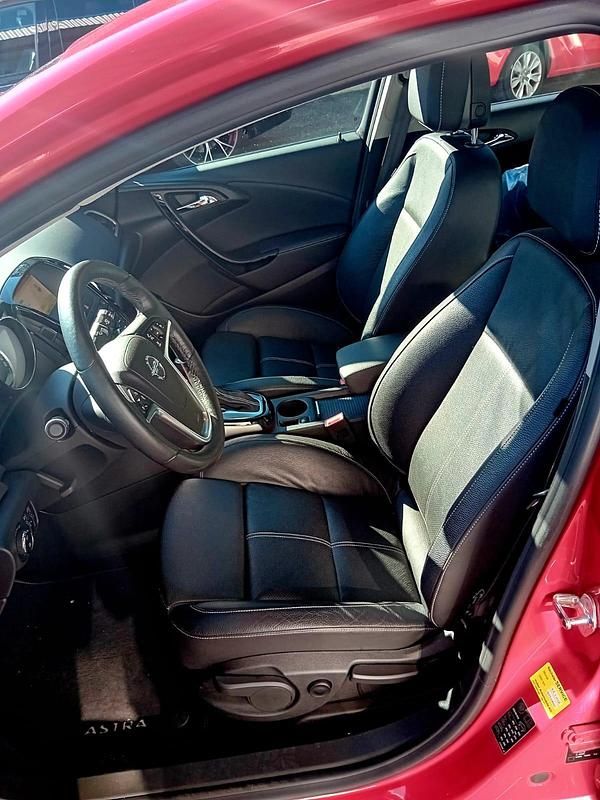 Gebraucht Opel Astra Cosmo 170 PS (125 kW) 2015 Rot Limousine