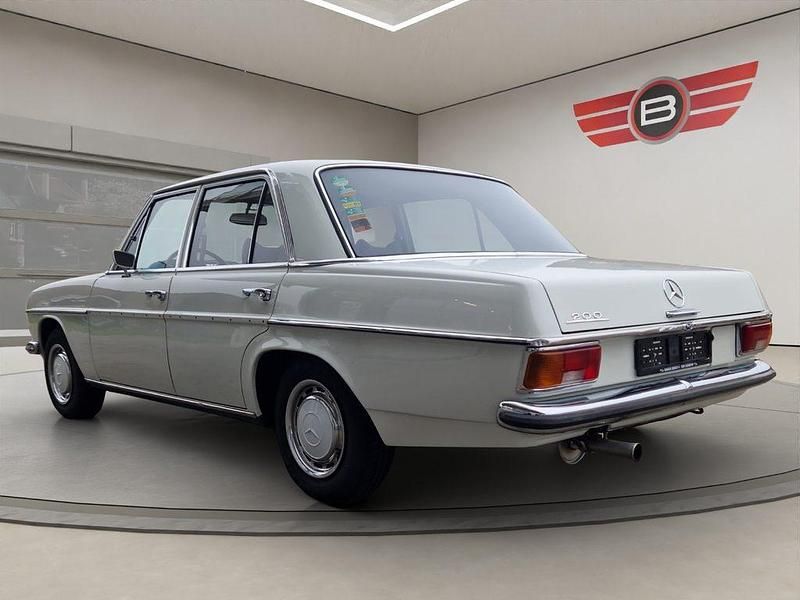 Gebraucht Mercedes 200 94 PS (69 kW) 1973 Limousine