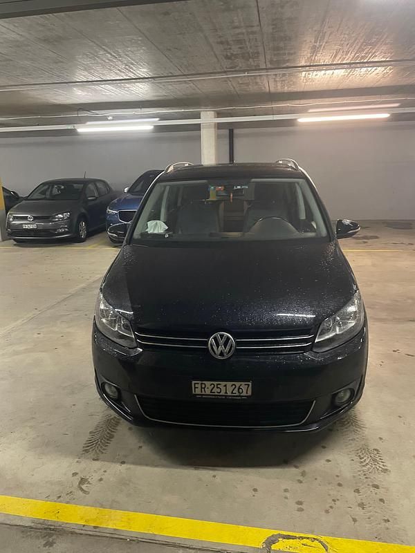 Gebraucht VW Touran Trendline 140 PS (102 kW) 2014 Van / Kleinbus