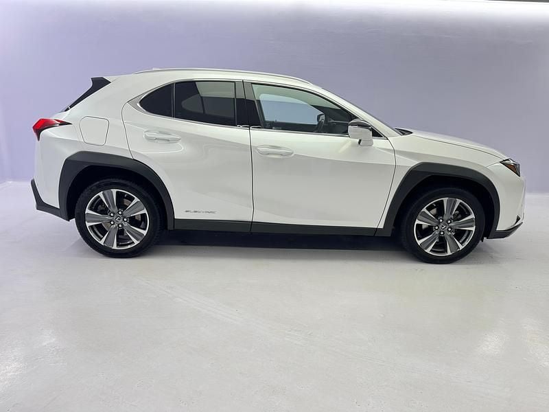 Gebraucht Lexus UX 300e 150 kW (204 PS) 2021 Weiss SUV