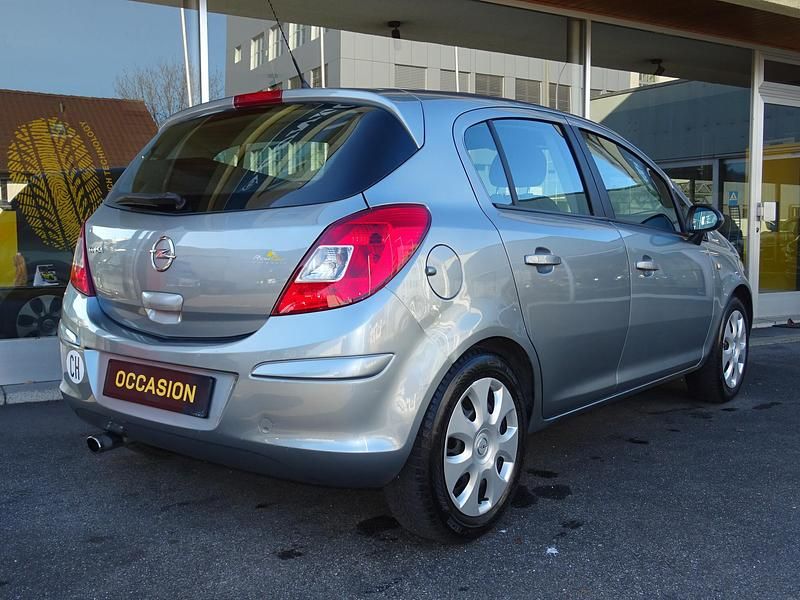 Gebraucht Opel Corsa Enjoy 100 PS (73 kW) 2011 Silber Kleinwagen