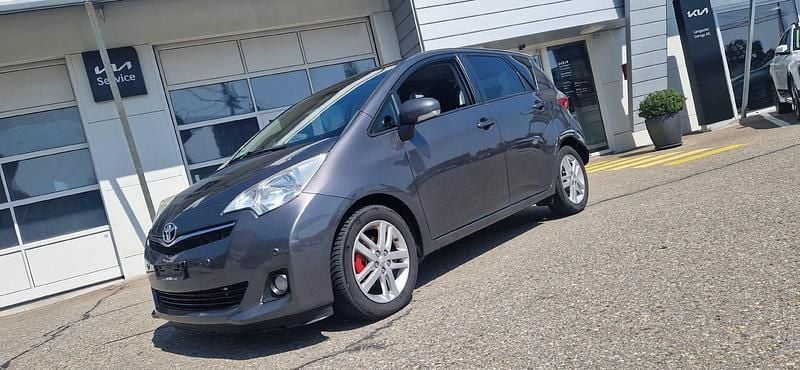 Anthrazit Gebraucht 2012 Toyota Verso-S Sol Van / Kleinbus | CHF 3’400 - Bild 1/4