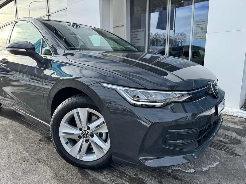 Neu VW Golf Basis 115 PS (84 kW) 2026 Grau Limousine