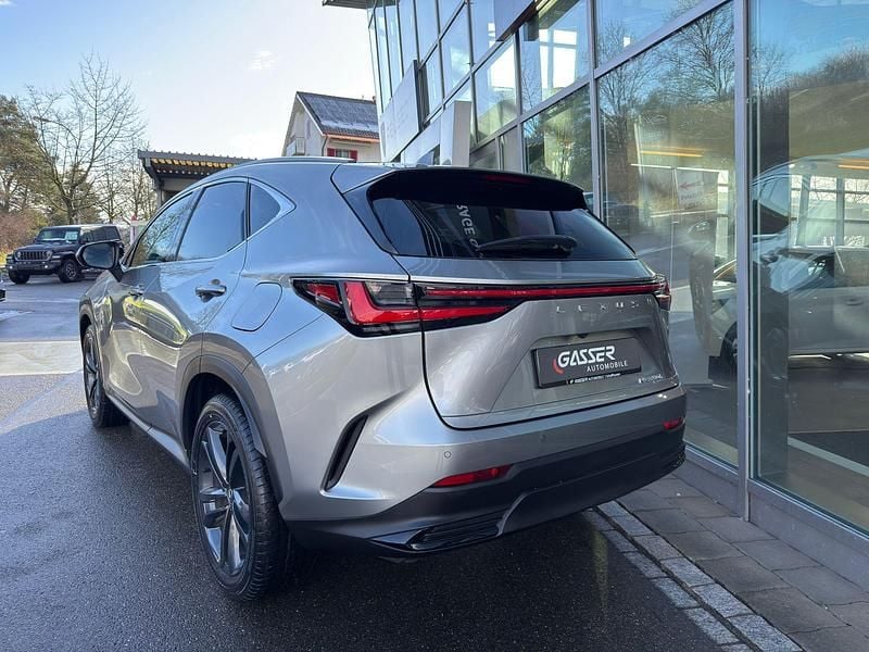 Neu Lexus NX350h E-FOUR 244 PS (179 kW) 2025