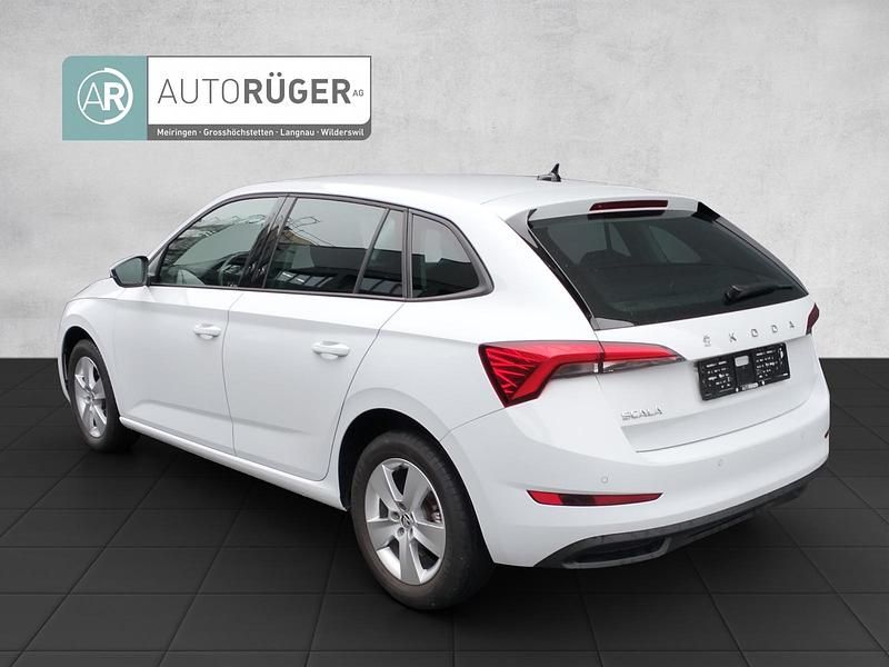 Gebraucht Skoda Scala Fresh 110 PS (80 kW) 2022 Weiss Kleinwagen