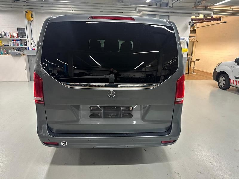 Gebraucht Mercedes V220 163 PS (119 kW) 2023 Van / Kleinbus