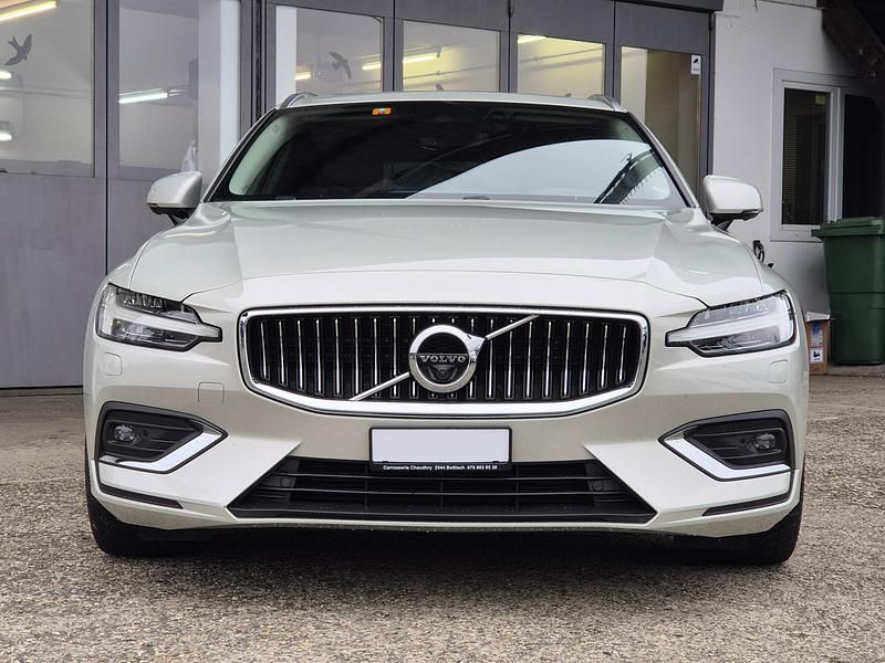 Gebraucht Volvo V60 Inscription 310 PS (228 kW) 2018 Kombi