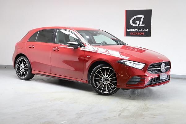 Gebraucht Mercedes A250 AMG line 160 PS (117 kW) 2021 Rot Limousine