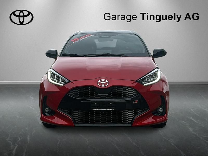 Anthrazit Neu 2025 Toyota Yaris Hybrid Sport Limousine | CHF 33’030 (Fairer Preis) - Bild 1/4