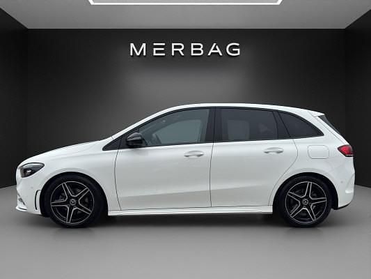 Gebraucht Mercedes B200 AMG line 163 PS (119 kW) 2021 Weiss Van / Kleinbus