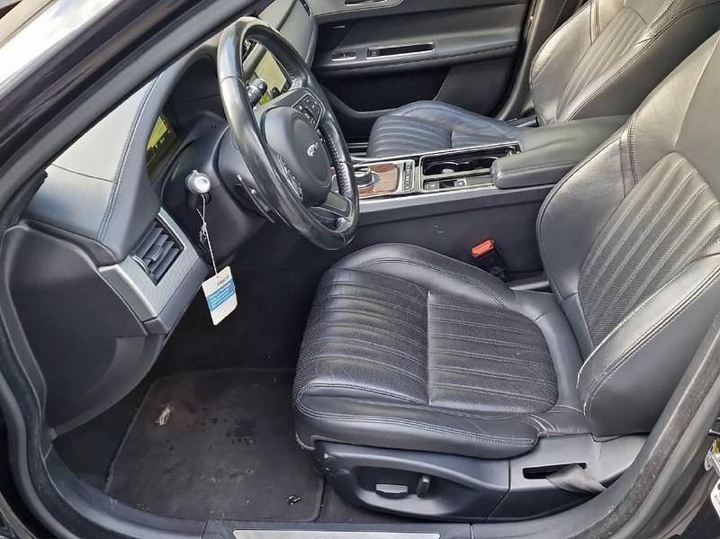 Gebraucht Jaguar XF Portfolio 180 PS (132 kW) 2016 Limousine