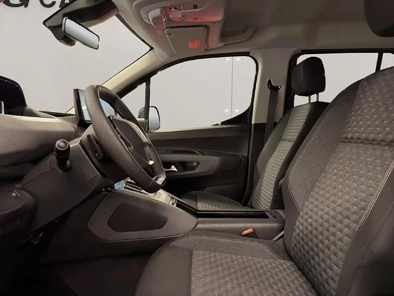 Neu Peugeot Rifter GT 131 PS (96 kW) 2025 Grün Van / Kleinbus