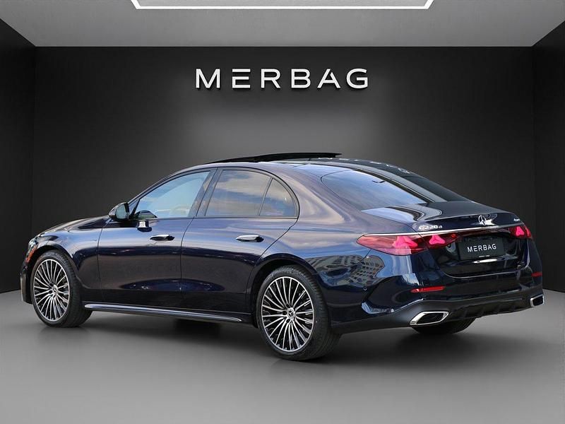 Neu Mercedes E220 197 PS (144 kW) 2025 Blau Limousine