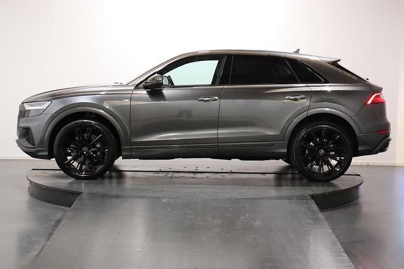 Gebraucht Audi Q8 Ambiente 381 PS (280 kW) 2023 Grau SUV