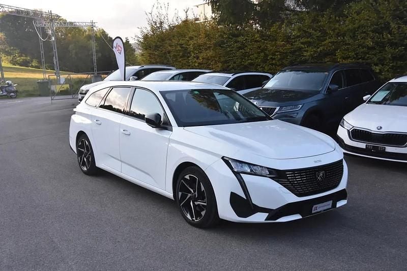 Weiss Gebraucht 2025 Peugeot 308 SW Allure Kombi | CHF 15’949 (Fairer Preis) - Bild 1/4