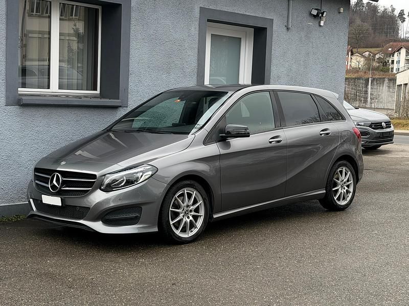 Gebraucht Mercedes B200 Night 156 PS (114 kW) 2018 Van / Kleinbus
