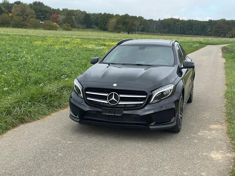 Gebraucht Mercedes GLA200 AMG line 156 PS (114 kW) 2015 SUV
