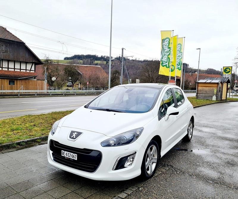 Gebraucht Peugeot 308 Allure 112 PS (82 kW) 2012 Limousine