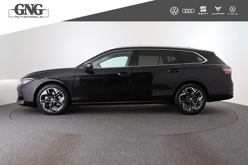 Gebraucht VW Passat Elegance 150 PS (110 kW) 2024 Schwarz Kombi