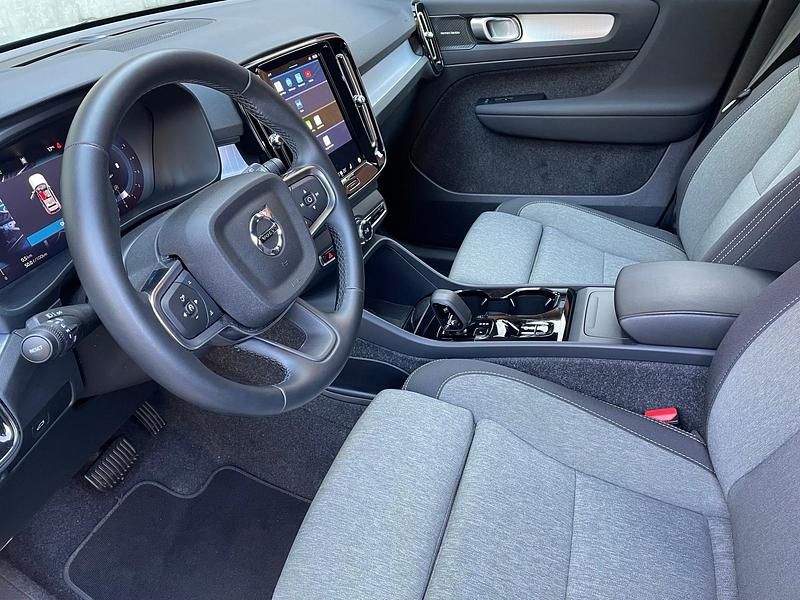 Gebraucht Volvo XC40 Plus 163 PS (119 kW) 2024 Grau SUV