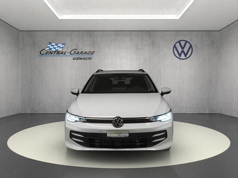 Gebraucht VW Golf VIII Life 150 PS (110 kW) 2024 Weiss Kombi