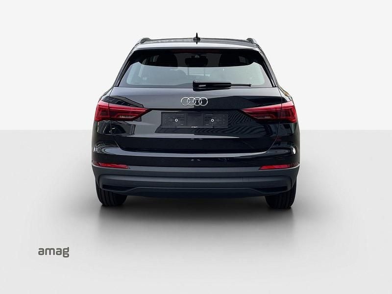 Gebraucht Audi Q3 Attraction 150 PS (110 kW) 2024 Mythosschwarz metallic SUV