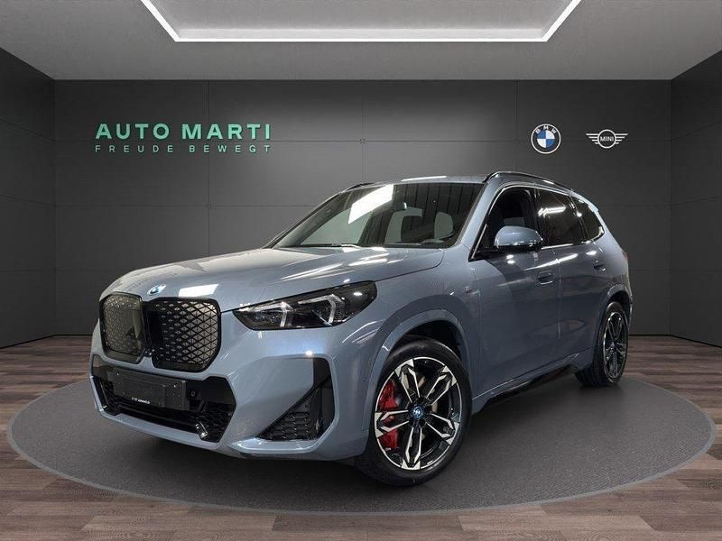 Grau metallic mét. Neu 2025 BMW iX1 Comfort Edition SUV | CHF 66’400 (Etwas zu teuer) - Bild 1/4