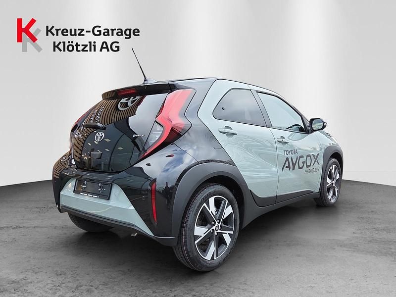 Neu Toyota Aygo X Trend 116 PS (85 kW) 2025 Grün SUV