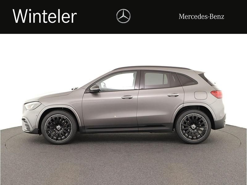 Neu Mercedes GLA200 Night 163 PS (119 kW) 2025 Grau SUV