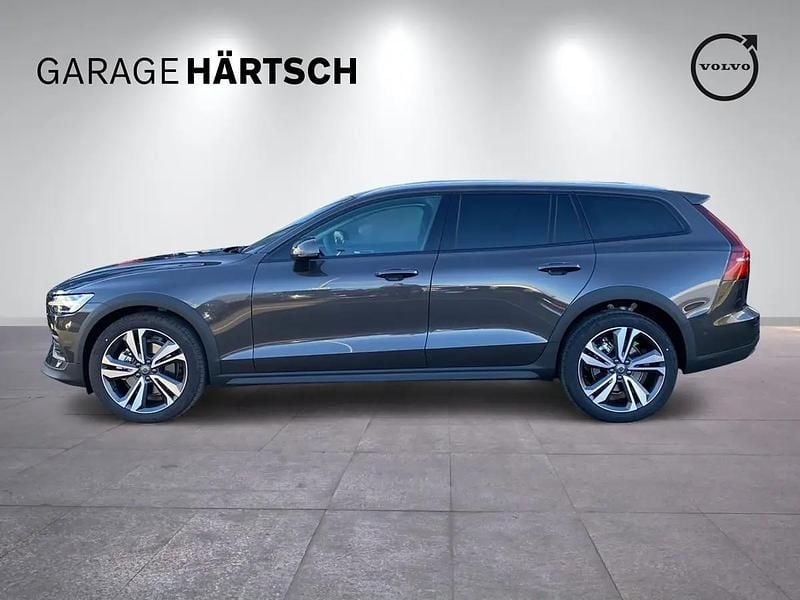 Gebraucht Volvo V60 CC Plus 211 PS (155 kW) 2025 Silber Kombi