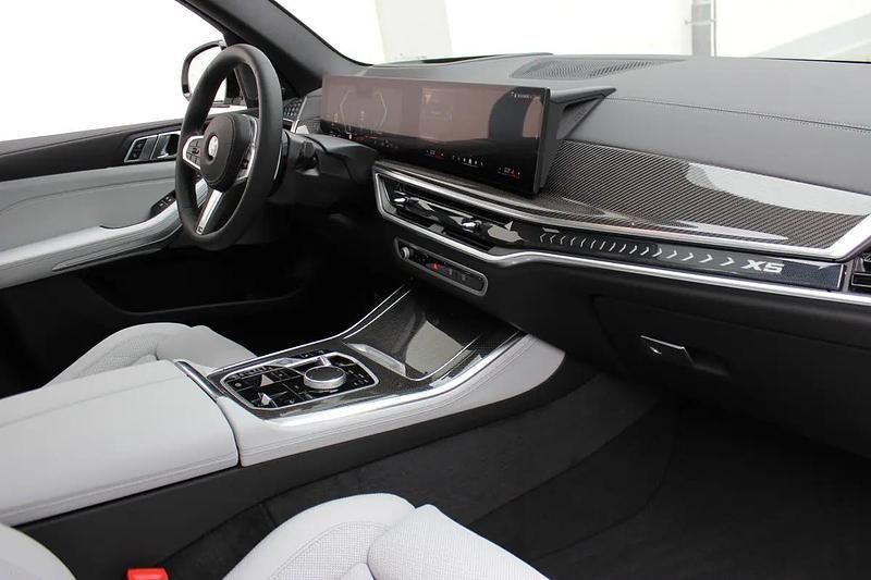 Neu BMW X5 M Sport 286 PS (210 kW) 2025 Weiss SUV