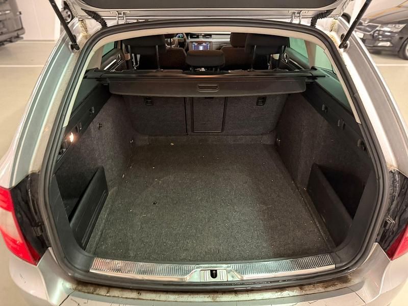 Gebraucht Skoda Superb Comfort 140 PS (102 kW) 2012 Kombi