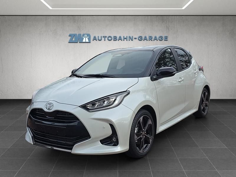 Neu Toyota Yaris Hybrid Premium 131 PS (96 kW) 2025 Weiss Limousine