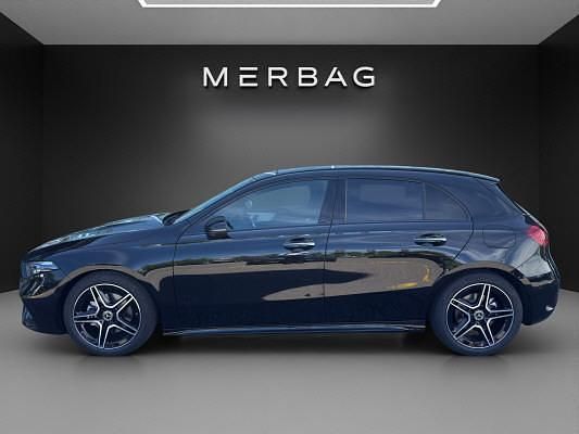 Neu Mercedes A200 163 PS (119 kW) 2025 Schwarz Limousine
