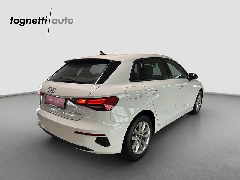 Gebraucht Audi A3 Sportback e-tron Attraction 150 PS (110 kW) 2022 Kleinwagen