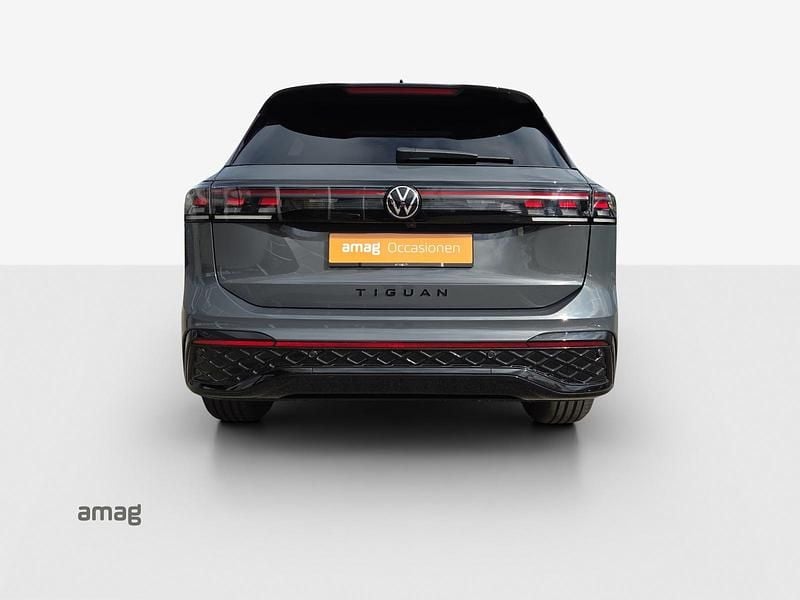 Gebraucht VW Tiguan R-line 193 PS (141 kW) 2024 Delfingrau metallic SUV