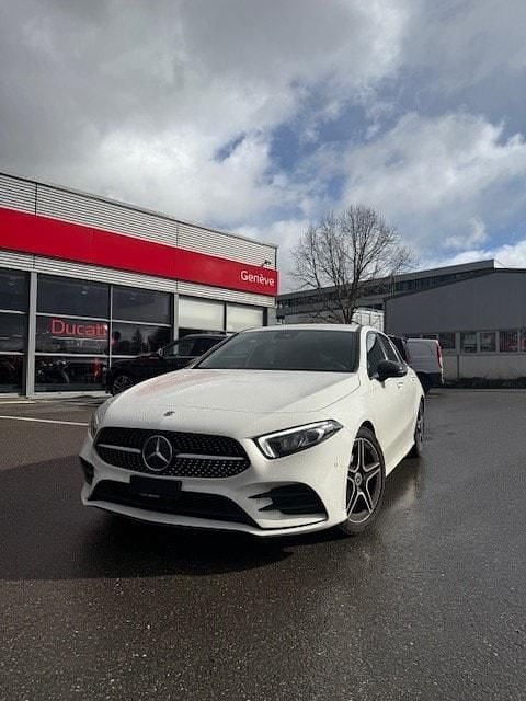 Gebraucht Mercedes A200 AMG line 163 PS (119 kW) 2021