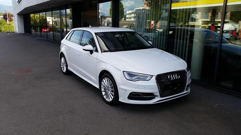 Gebraucht Audi A3 Sportback e-tron Attraction 204 PS (150 kW) 2016 Kleinwagen