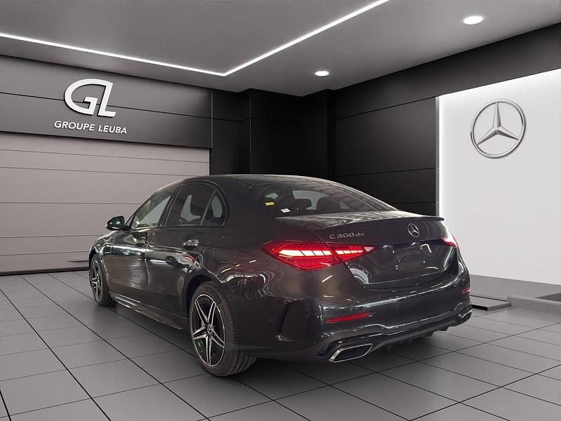 Neu Mercedes C300e 313 PS (230 kW) 2025 Grau Limousine