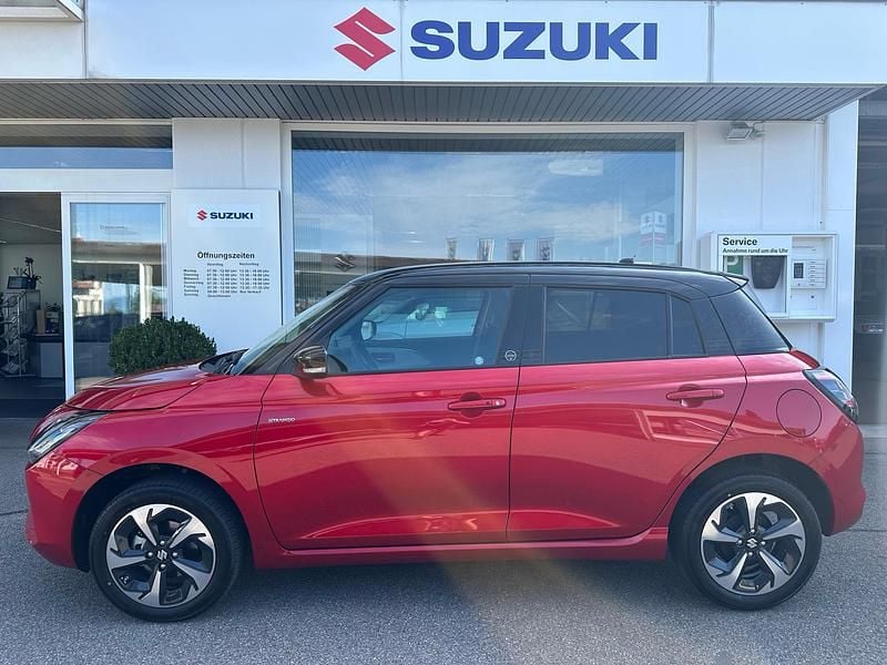 Neu Suzuki Swift 82 PS (60 kW) 2025 Rot Limousine