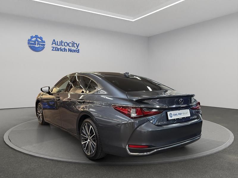 Gebraucht Lexus ES300H 218 PS (160 kW) 2023 Grau Limousine