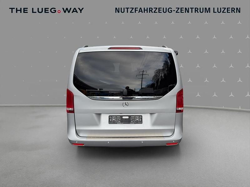 Gebraucht Mercedes V220 163 PS (119 kW) 2018 Silber Van / Kleinbus