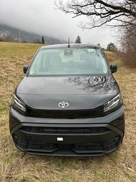 Anthrazit Gebraucht 2024 Toyota Proace Verso City Kombi | CHF 30’850 (Guter Preis) - Bild 1/4