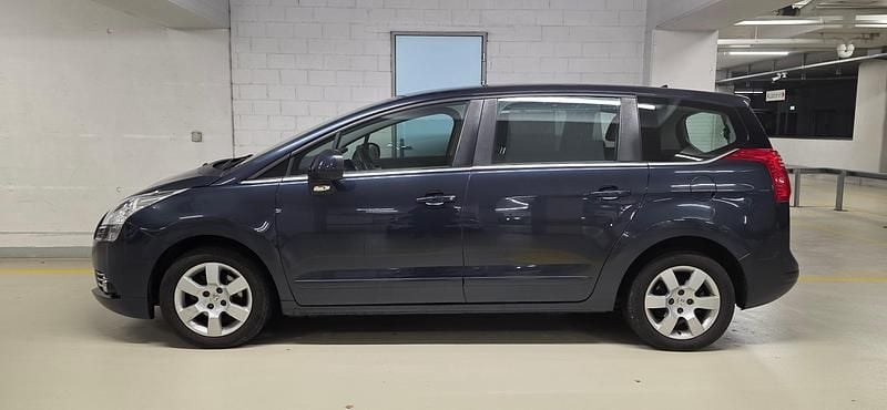 Gebraucht Peugeot 5008 Active 115 PS (84 kW) 2013 Van / Kleinbus