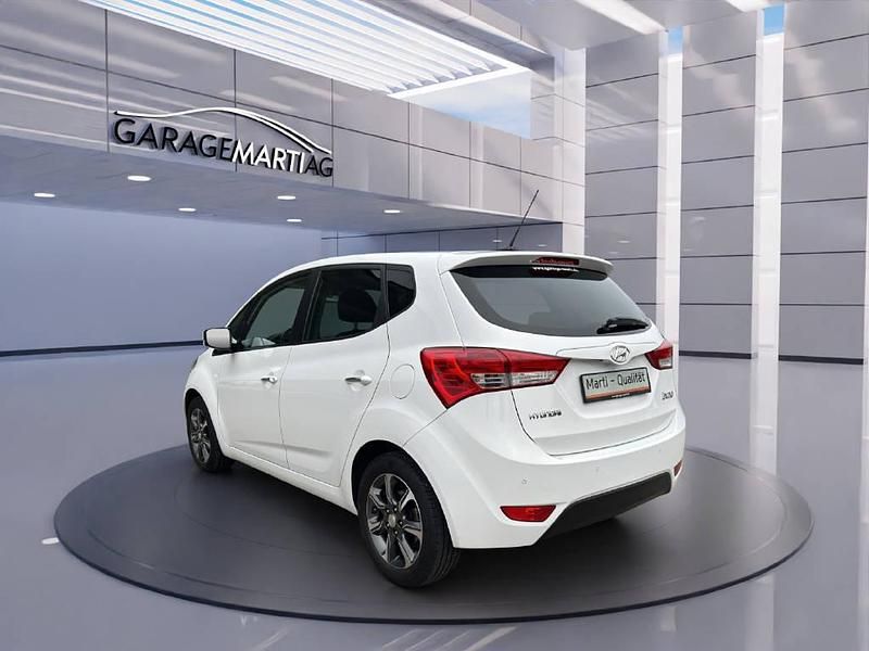 Gebraucht Hyundai ix20 125 PS (91 kW) 2016 Weiss Kleinwagen