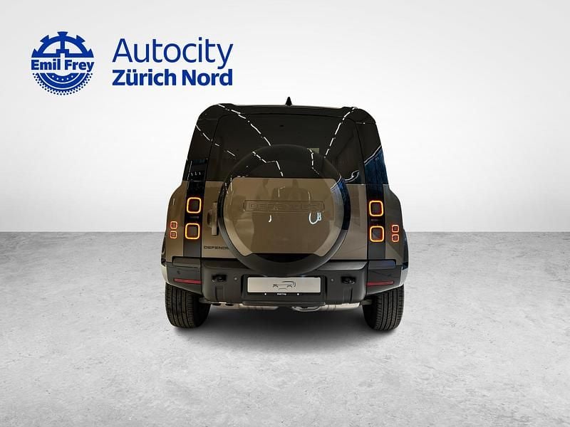 Neu Land Rover Defender SE Dynamic 249 PS (183 kW) 2026 Braun SUV