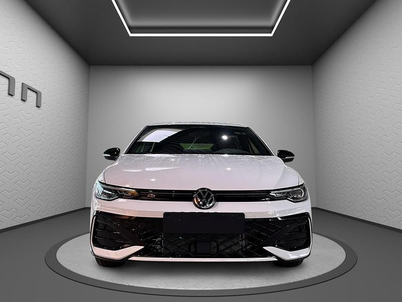 Neu VW Golf VIII R-line 150 PS (110 kW) 2025 Weiss Limousine