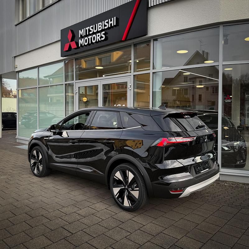 Neu Mitsubishi Grandis Instyle 158 PS (116 kW) 2026 Schwarz SUV